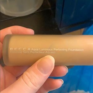 Becca Aqua Luminous Perfecting Foundation